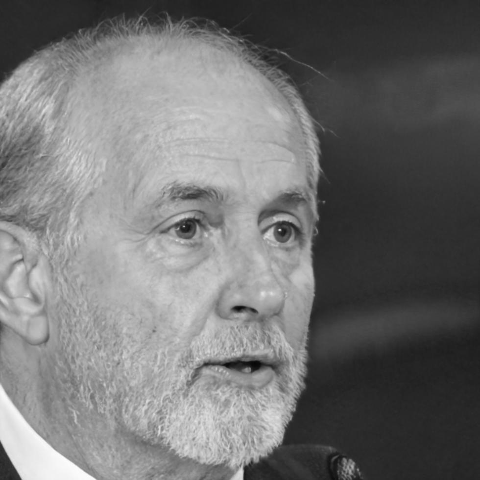 Retrato profesional de analista financiero